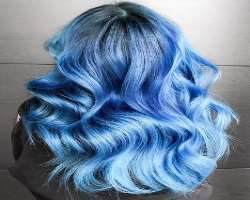 Thoen loves to color hair and often dye them in different exciting colors.